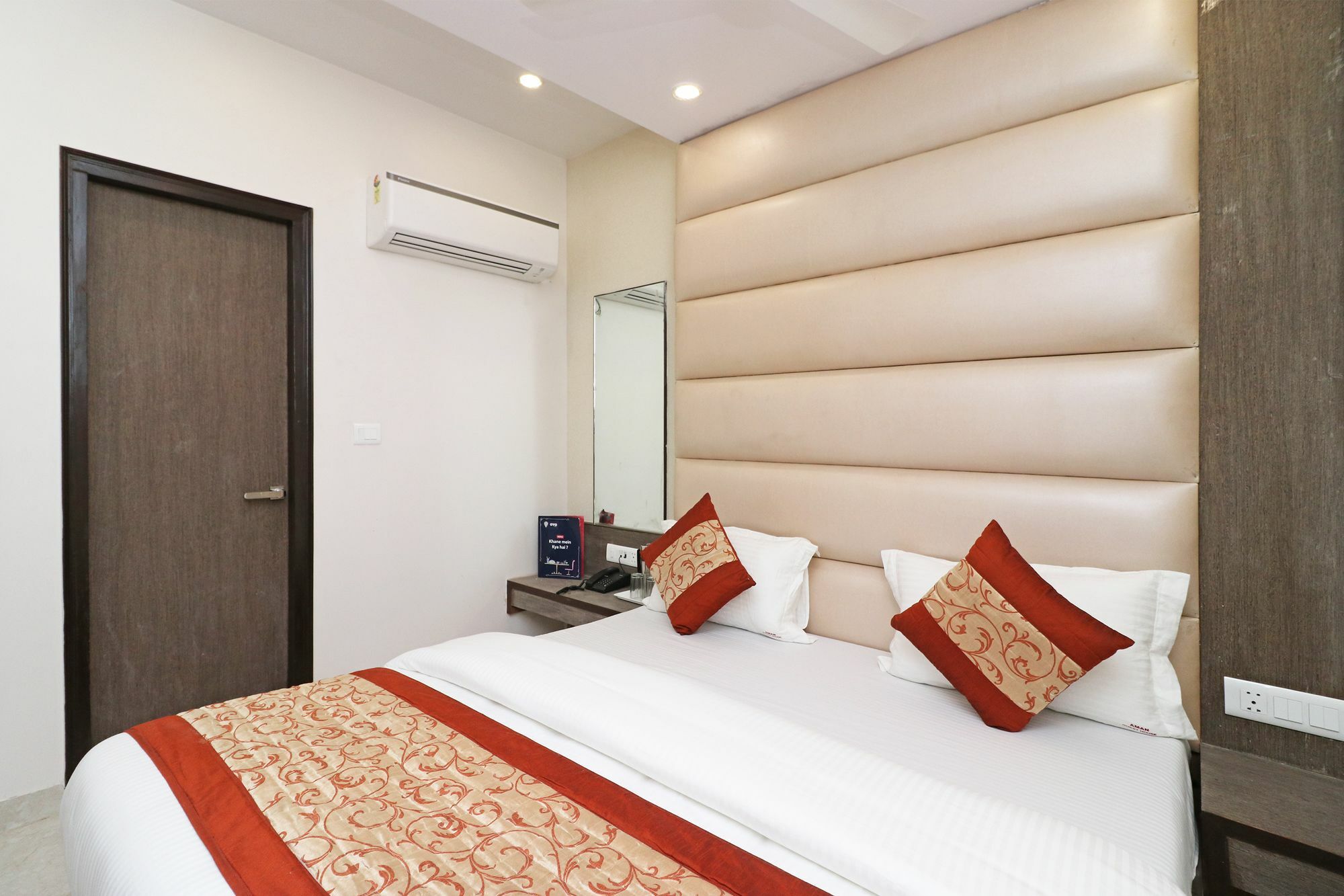 Oyo 11593 Hotel Aman Guest House Нью-Дели Экстерьер фото