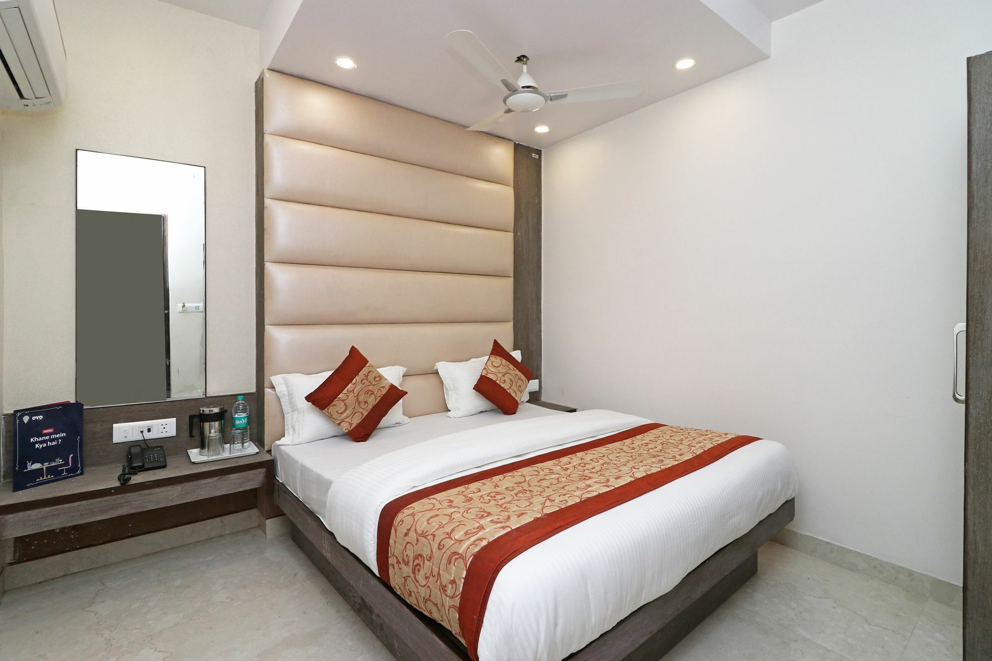 Oyo 11593 Hotel Aman Guest House Нью-Дели Экстерьер фото